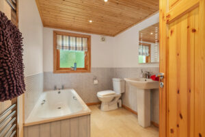 Pembrokeshire Lodge With Hot Tub